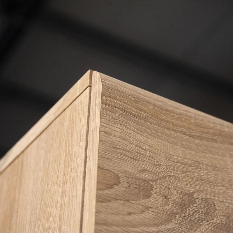 Βιτρίνα Solo Μονόφυλλη 65x35x109 Sonoma με λεπτομέρειες Wenge και MDF Καμπυλωτό τελείωμα Βιτρίνα Solo Μονόφυλλη 65x35x109 Sonoma με λεπτομέρειες Wenge και MDF Καμπυλωτό τελείωμα